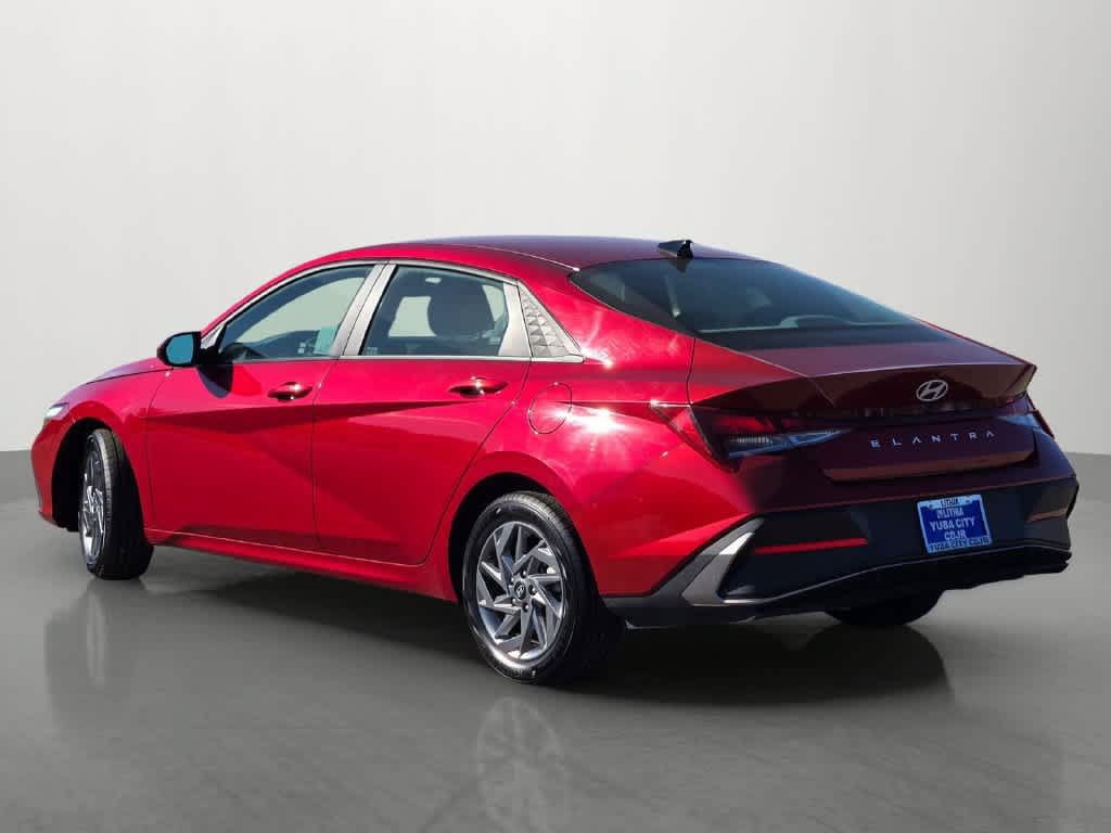 Used 2024 Hyundai Elantra SEL FWD image 4