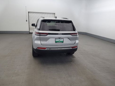 Used 2023 Jeep Grand Cherokee Laredo w/ Luxury Tech Group I AWD/4WD image 6