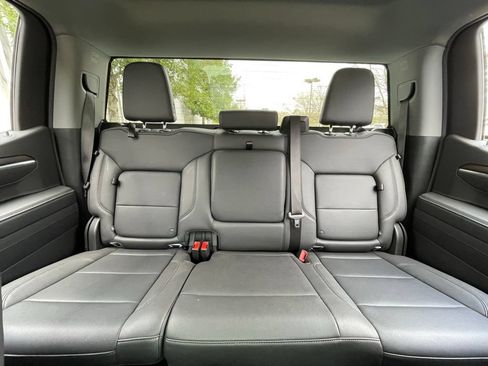 Used 2025 GMC Sierra 1500 SLT AWD/4WD image 30