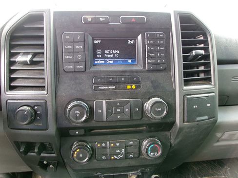 Used 2018 Ford F550 4x4 Regular Cab Super Duty image 21