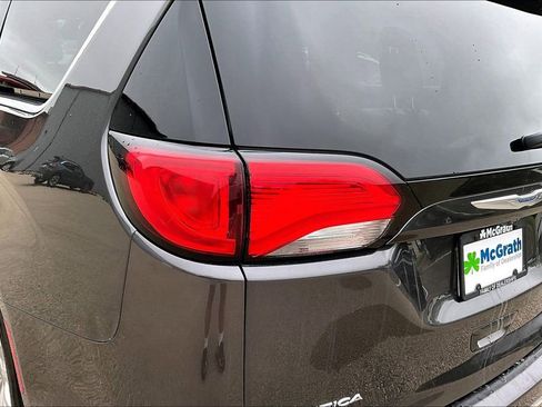 Used 2018 Chrysler Pacifica Touring-L Plus FWD image 23