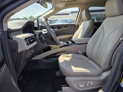 Used 2023 Lincoln Nautilus AWD w/ Premium Package image 9