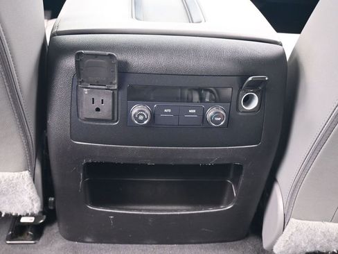 Used 2020 Chevrolet Suburban LT image 39