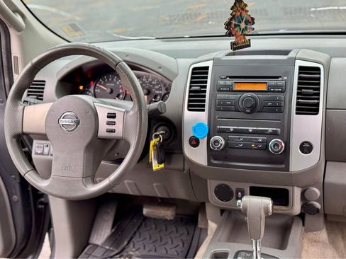 Used 2012 Nissan Frontier SV image 9