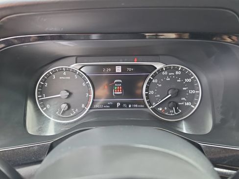 Used 2024 Nissan Pathfinder SL AWD/4WD image 15