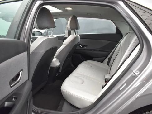 Used 2024 Hyundai Elantra Limited FWD image 15