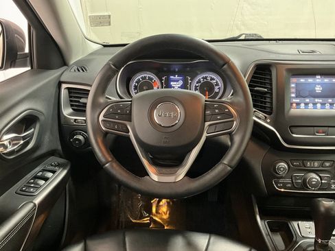 Used 2019 Jeep Cherokee Latitude Plus image 6