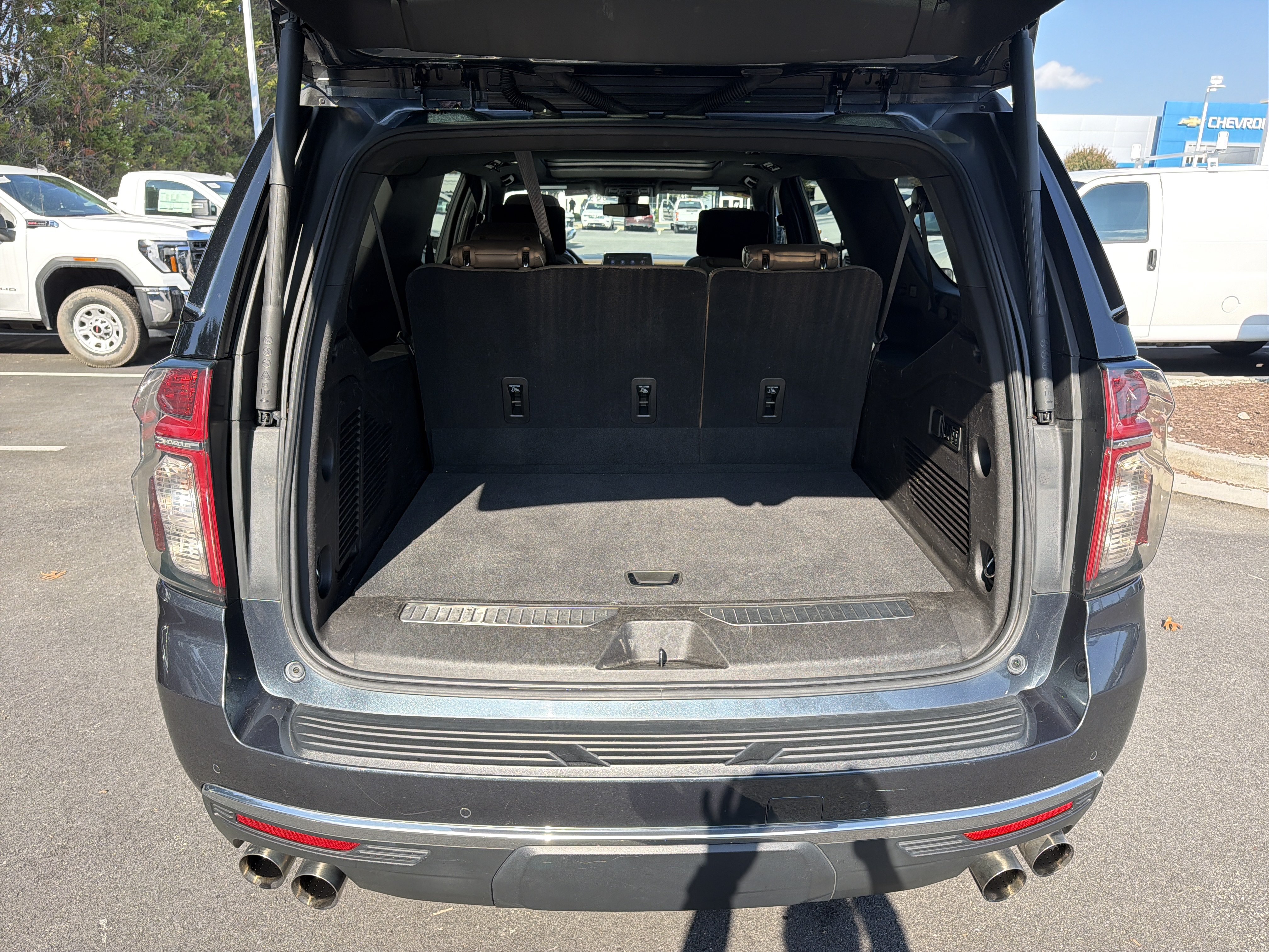 Used 2021 Chevrolet Suburban Premier AWD/4WD image 34