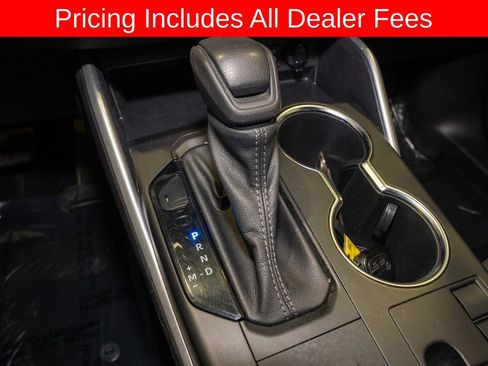 Used 2023 Toyota Highlander L FWD image 16