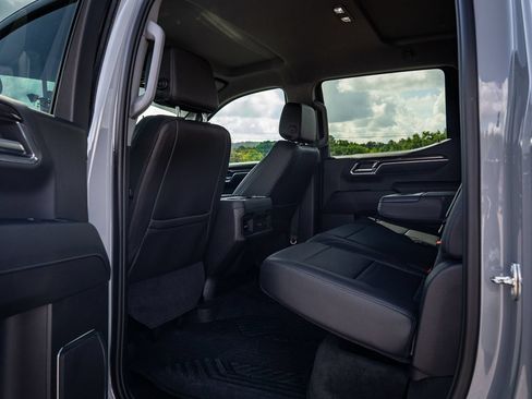 Used 2024 Chevrolet Silverado 1500 LT Trail Boss w/ Convenience Package II AWD/4WD image 18