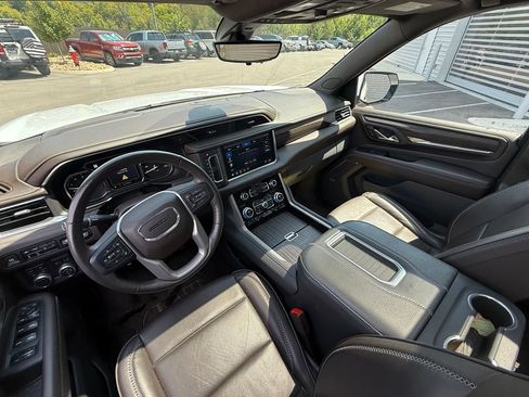 Used 2021 GMC Yukon Denali w/ Denali Premium Package AWD/4WD image 28