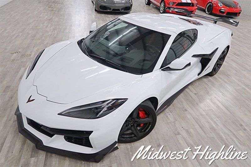 Used 2024 Chevrolet Corvette Z06 w/ Z07 Performance Package RWD image 4