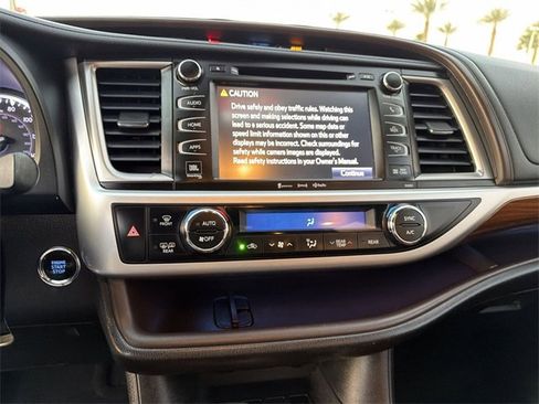 Used 2019 Toyota Highlander Limited image 19