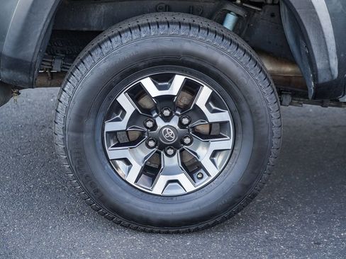 Used 2016 Toyota Tacoma TRD Off-Road w/ Towing Package image 13