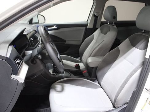 Used 2022 Volkswagen Taos SE w/ Panoramic Sunroof Package FWD image 19