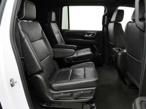 Used 2023 Chevrolet Suburban Premier AWD/4WD image 17