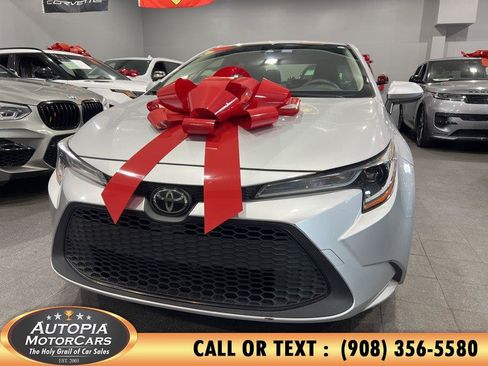Used 2020 Toyota Corolla LE FWD image 1