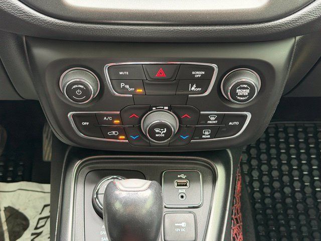 Used 2018 Jeep Compass Trailhawk w/ Leather Interior Group AWD/4WD image 28