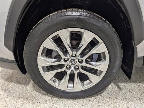 Used 2019 Toyota RAV4 Limited image 9