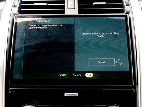 Certified 2025 Land Rover Discovery Dynamic SE AWD/4WD image 31