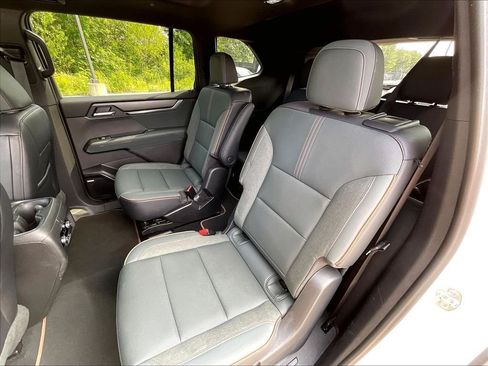 Used 2024 GMC Acadia AT4 AWD/4WD image 14