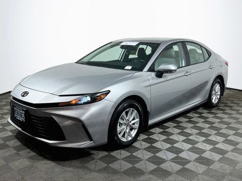 Used 2025 Toyota Camry LE AWD/4WD image 3