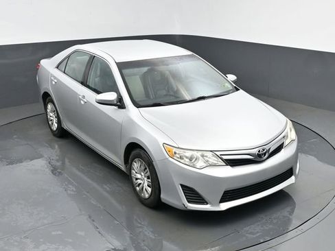 Used 2012 Toyota Camry LE image 17