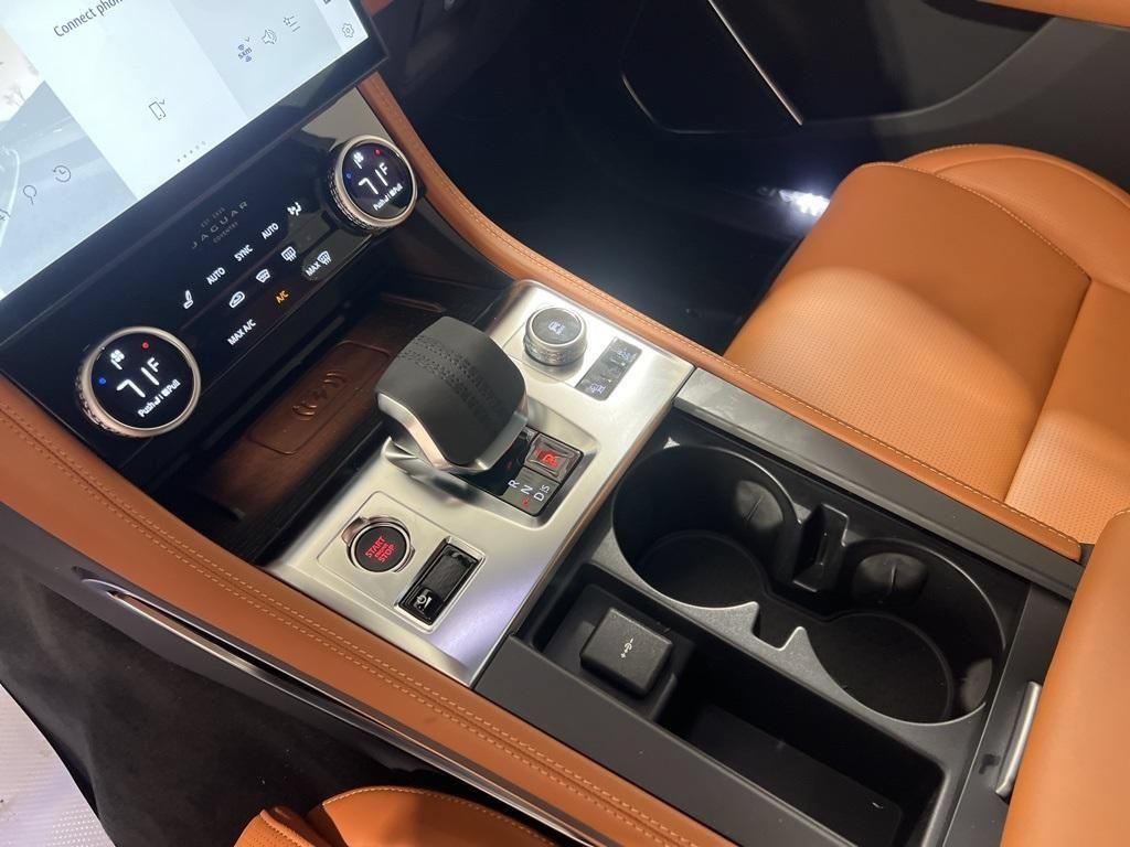 Used 2026 Jaguar F-PACE R-Dynamic S AWD/4WD image 8