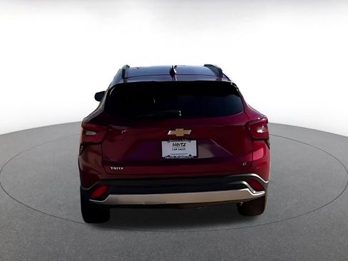 Used 2025 Chevrolet Trax LT image 8