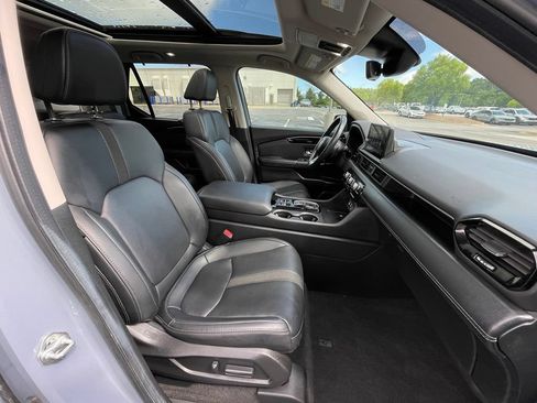 Certified 2025 Honda Pilot Touring image 32