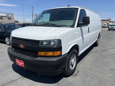 Used 2019 Chevrolet Express 2500 Extended RWD image 2