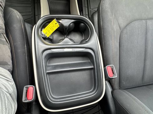 Used 2018 Chrysler Pacifica Touring Plus FWD image 33