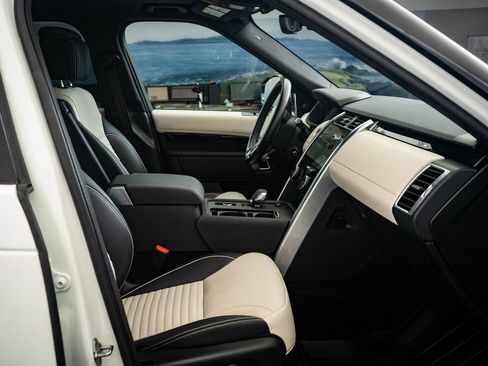 Used 2023 Land Rover Discovery S R-Dynamic image 22