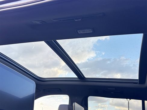 Used 2024 Chevrolet Tahoe Z71 w/ Luxury Package image 7