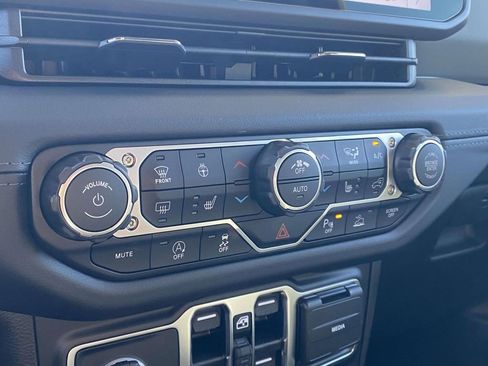 New 2026 Jeep Gladiator Mojave AWD/4WD image 21