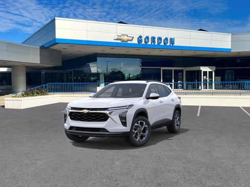 New 2026 Chevrolet Trax LT w/ Driver Confidence Package FWD image 8
