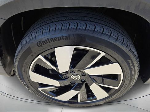 Certified 2024 Volkswagen Taos SEL image 9