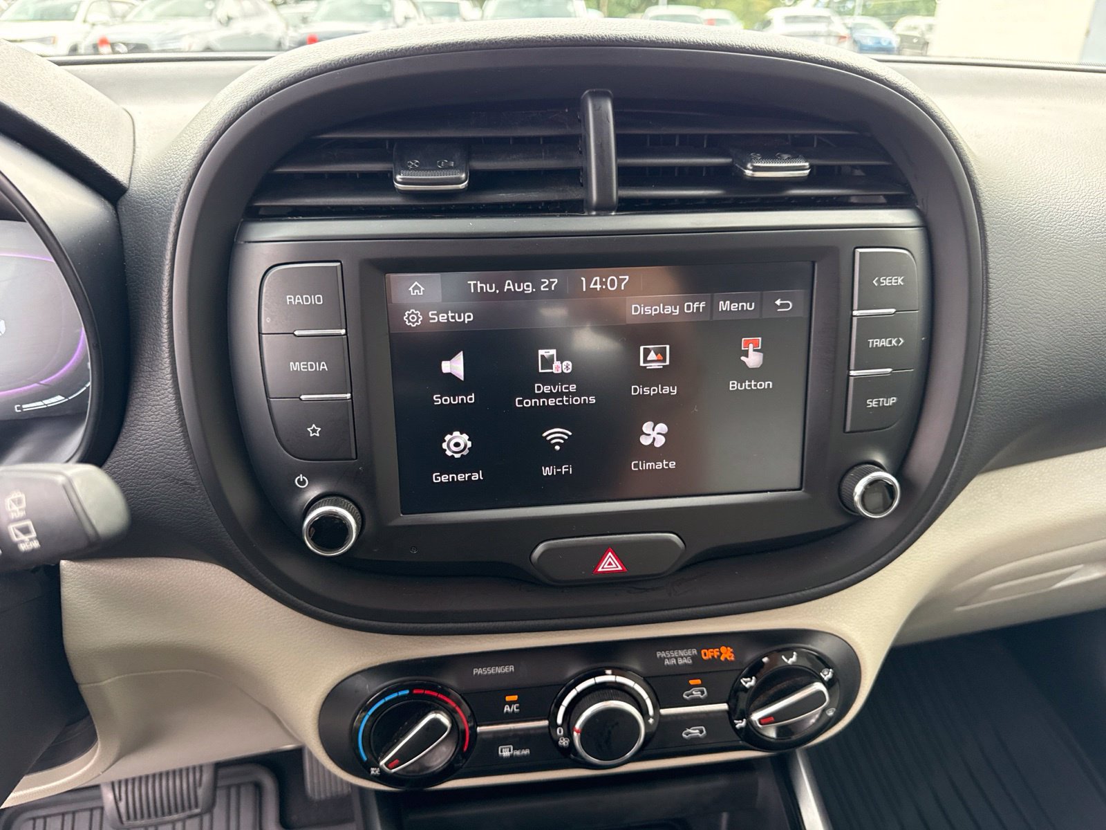 Used 2025 Kia Soul LX FWD image 21