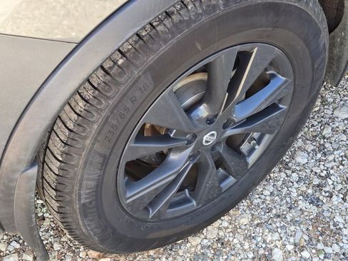 Used 2018 Nissan Murano SV w/ Premium Package image 10