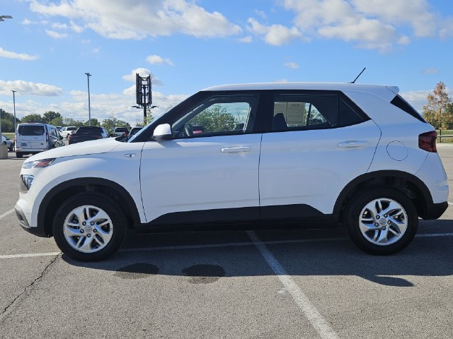 Used 2026 Hyundai Venue SE FWD image 4