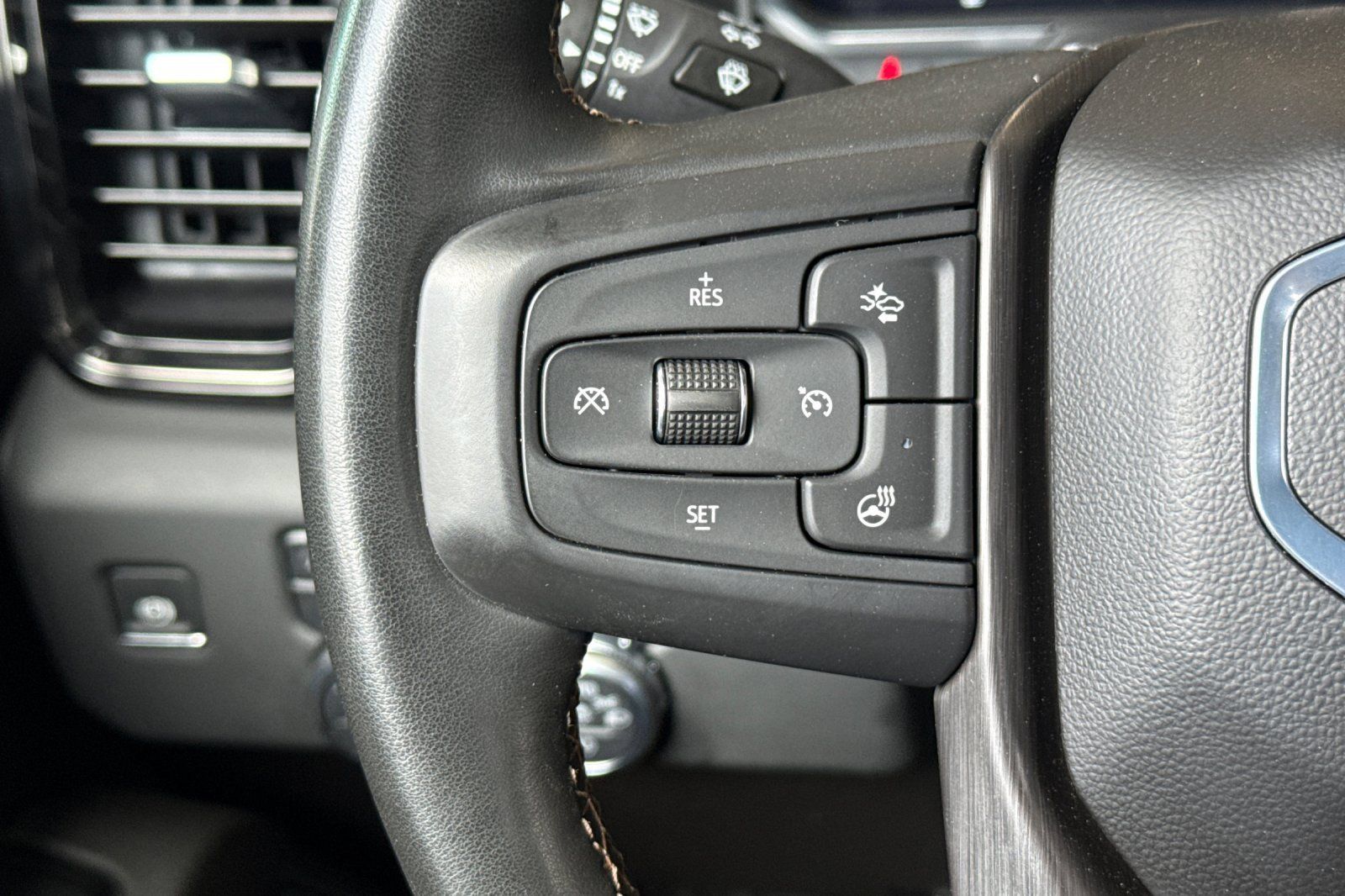 Used 2024 GMC Sierra 2500 AT4 w/ Technology Package AWD/4WD image 34