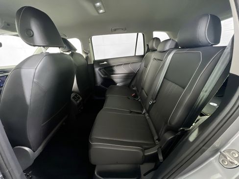 Used 2022 Volkswagen Tiguan SE AWD/4WD image 30