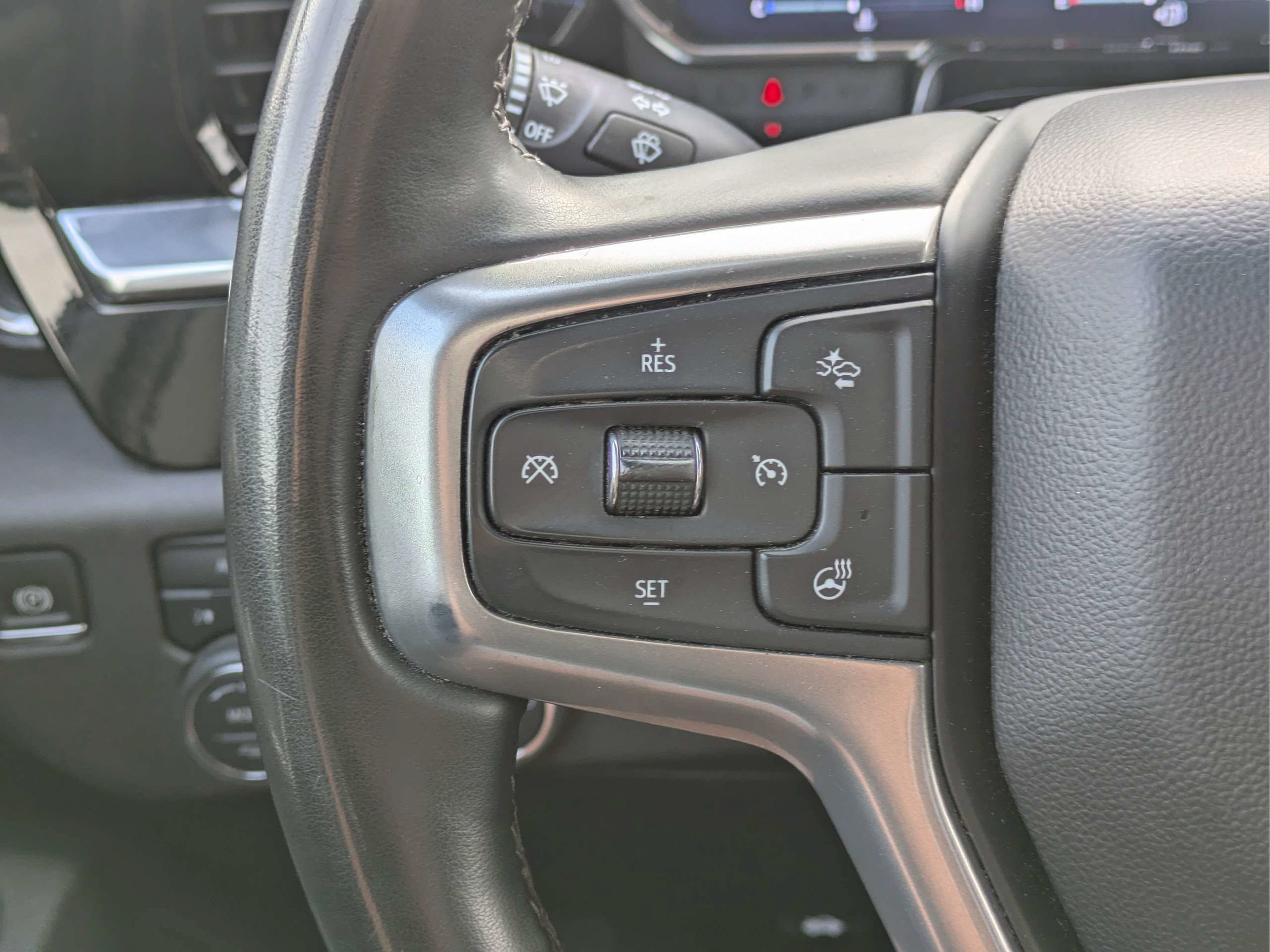Used 2025 Chevrolet Silverado 1500 LT AWD/4WD image 24