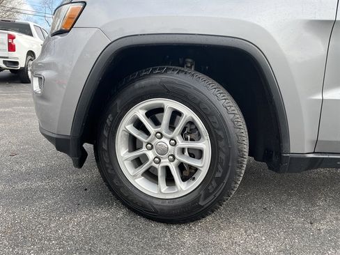 Used 2018 Jeep Grand Cherokee Laredo image 13