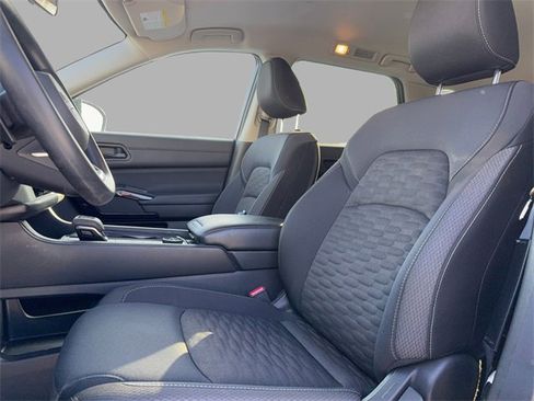 Used 2024 Nissan Pathfinder S image 10