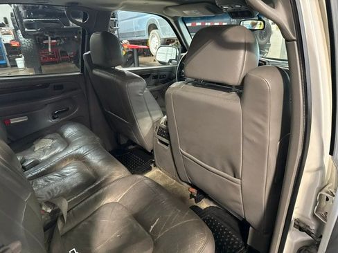 Used 2002 Cadillac Escalade AWD image 16