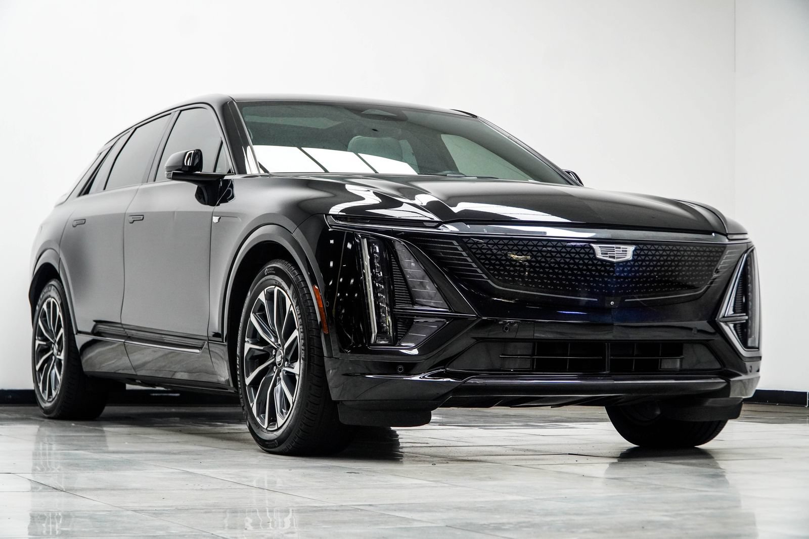 Used 2024 Cadillac Lyriq Sport RWD image 5