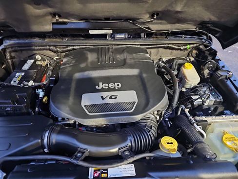 Used 2014 Jeep Wrangler Unlimited Sahara w/ Dual Top Group image 19