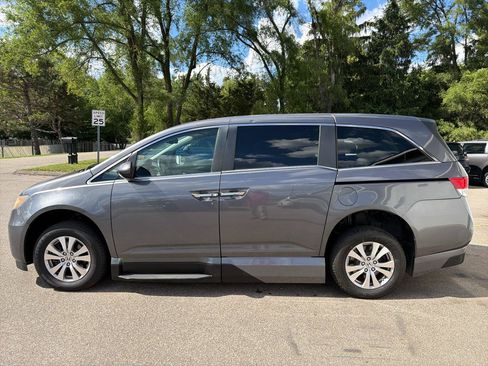 Used 2018 Dodge Grand Caravan SE FWD image 24