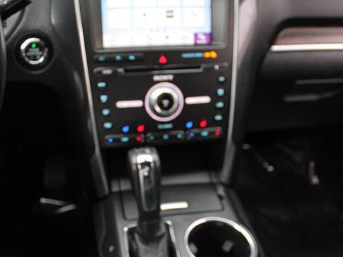 Used 2017 Ford Explorer Limited w/ Equipment Group 301A AWD/4WD image 34